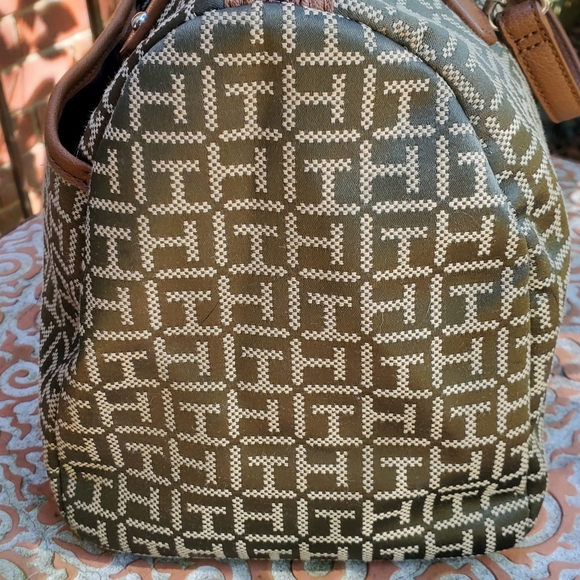 Tommy Hilfiger signature canvas dual handle satchel - Picture 4 of 11